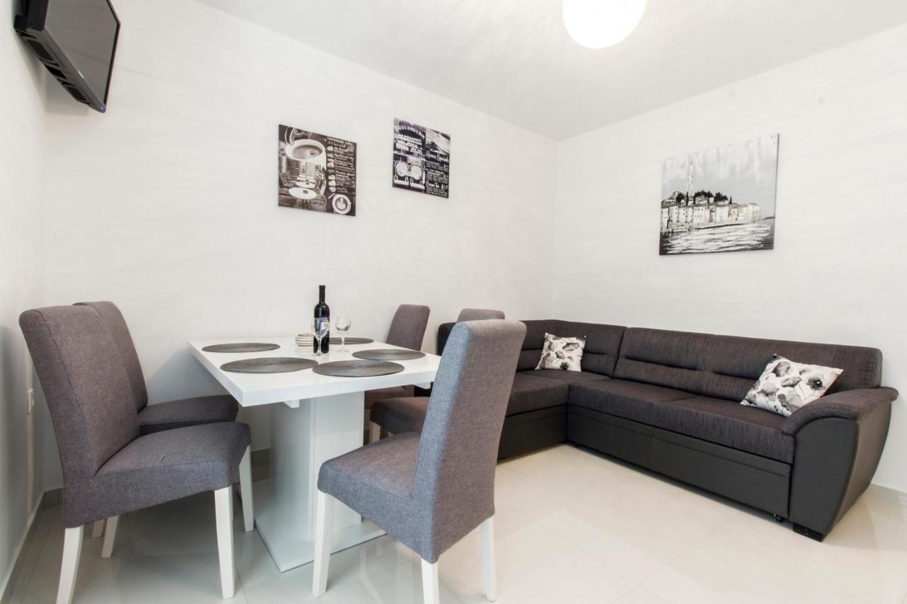Apartmani Vesna Grebaštica エクステリア 写真